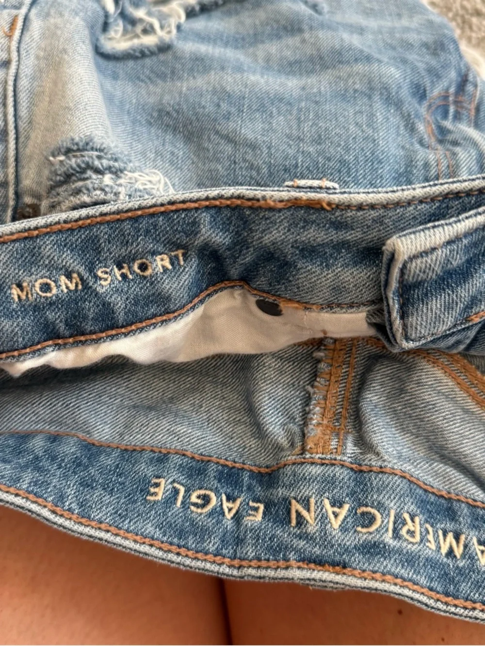 Distressed Mom Shorts Denim Women's Shorts 6 American Eagle - Picture 3 of 4